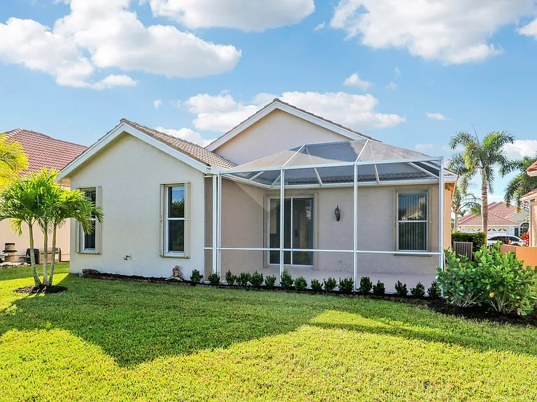 726 SW Aruba Bay — Photo 31