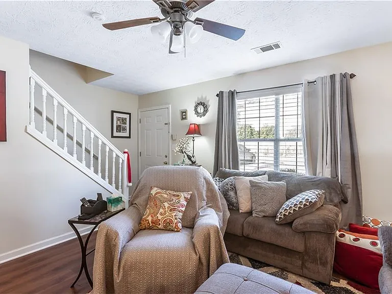 4930 Pinehurst Cir NW #B — Photo 2