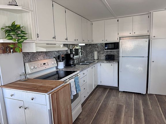 Kitchen space galore!