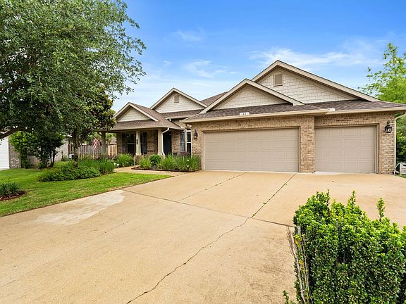 3rd image of 48 Madiera Dr