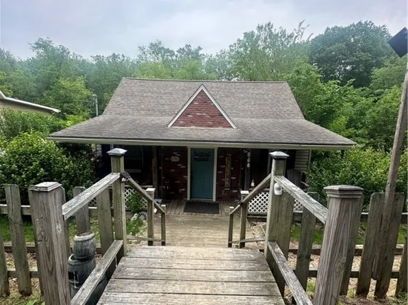 231 Pine St, Weirton, WV 26062