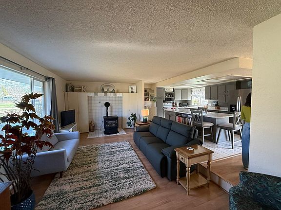 4th image of 426 Rancho Circle Dr