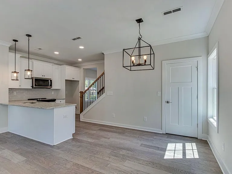 734 Lee St — Photo 14