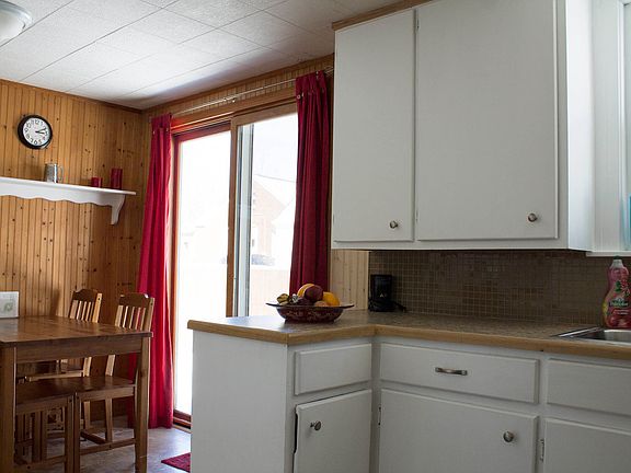 3rd image of 13 Martha Dr