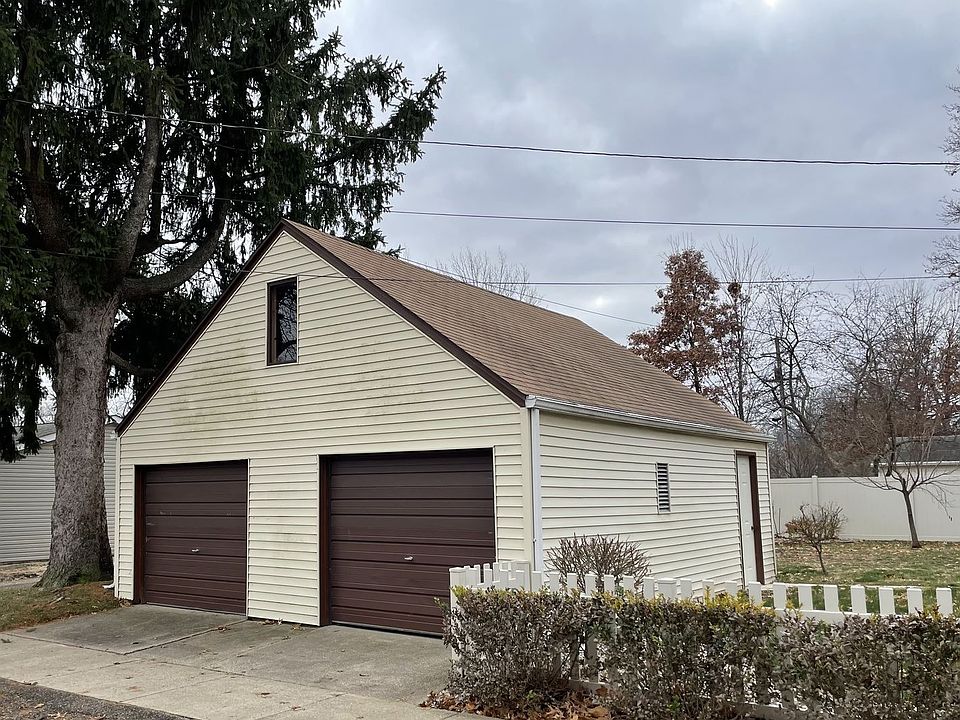 2nd image of 1364 W River St