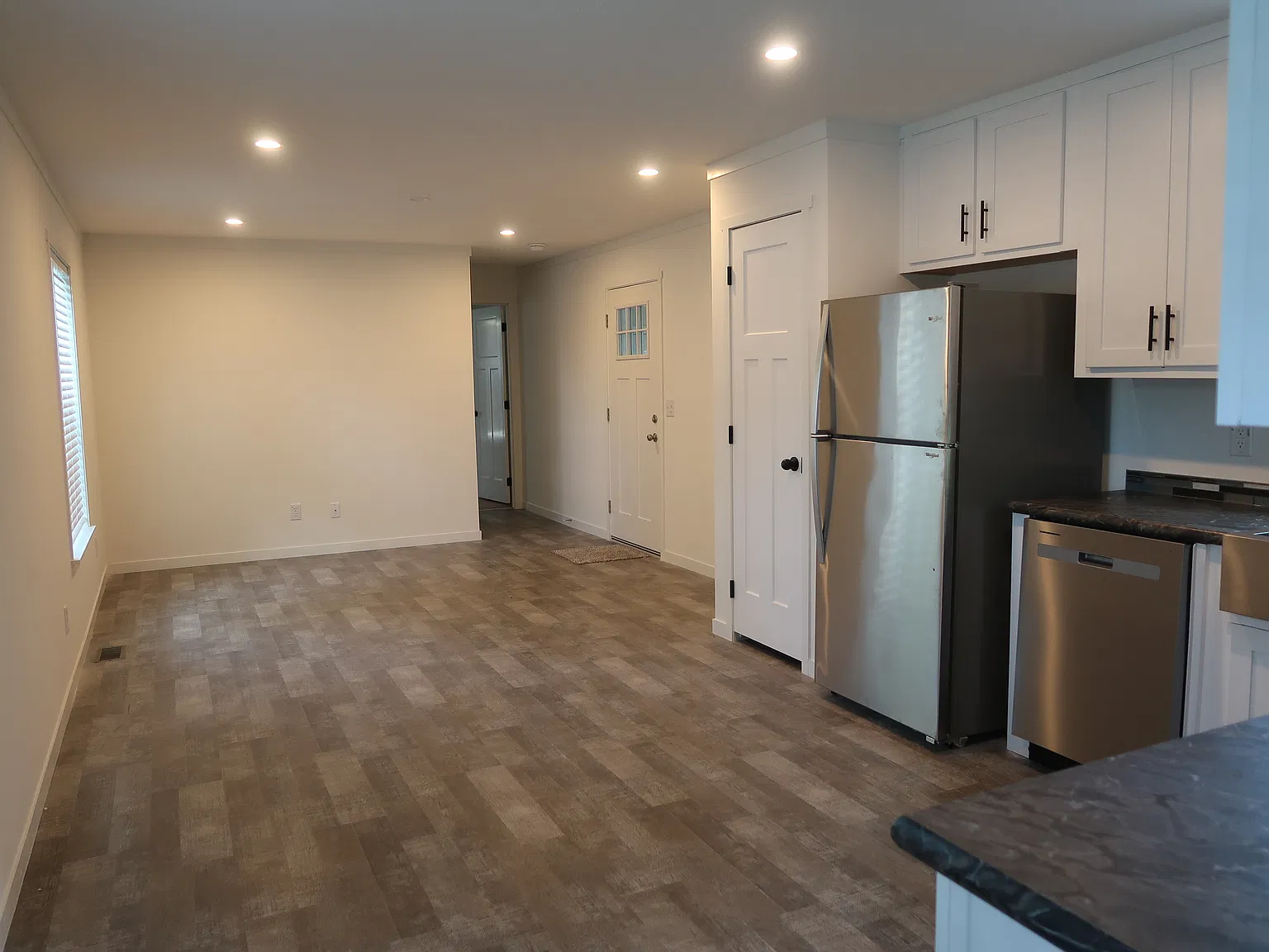 2 bed, 1000 sqft, $1,500 — Photo 2