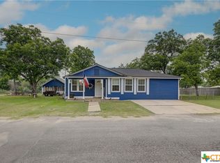 407 W Sarah St, Cuero, TX 77954