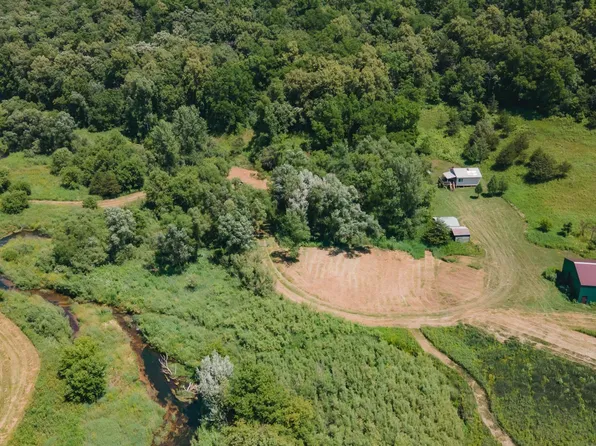 2295 Garland Ln, Dorchester, IA 52140