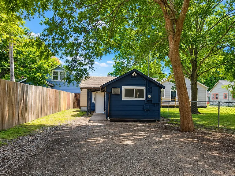 1120 N Harrison Ave — Photo 1