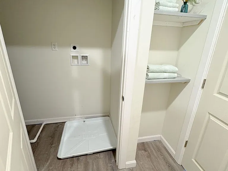 Pine Street Apartments — Photo 13