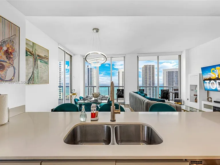 2600 E Hallandale Beach Blvd #T3302 — Photo 3