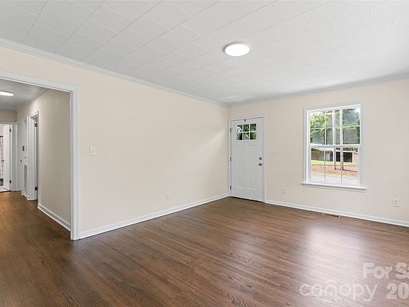 5th image of 1034 Patton Ave