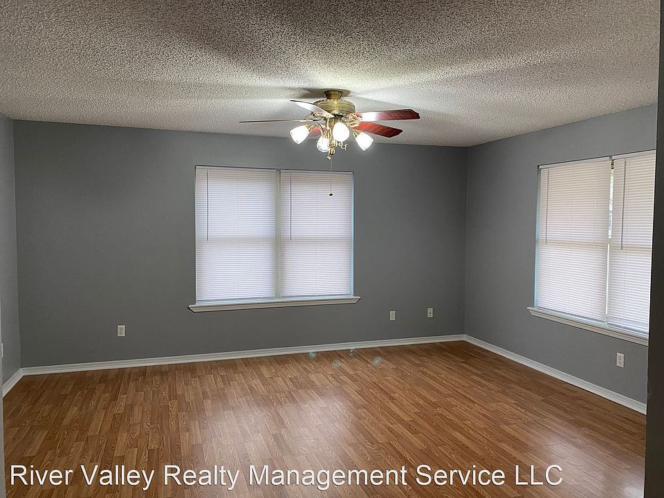 1st image of 81 Crystal Dr