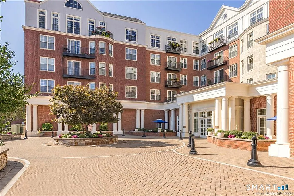 2 bed, 2.0 bath, 1402 sqft, $6,000 — Photo 3