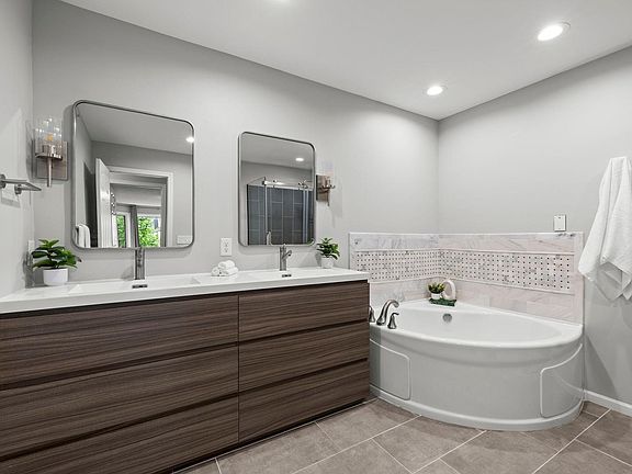 5th image of 5970 W 16th St APT 711