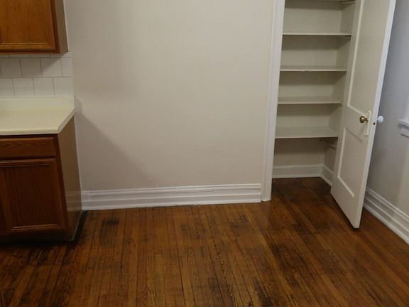 3rd image of 4027-37 W School St #3
