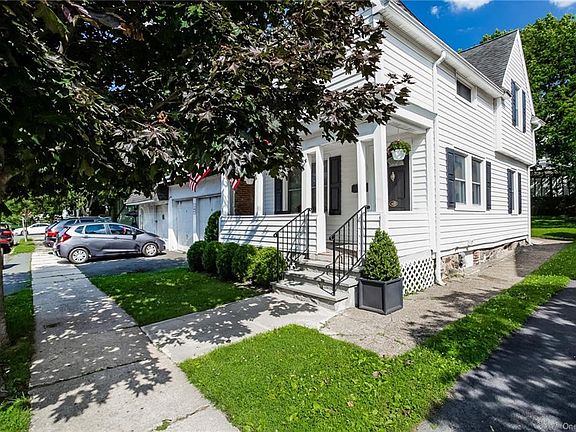 2nd image of 808 Woodbine Ave