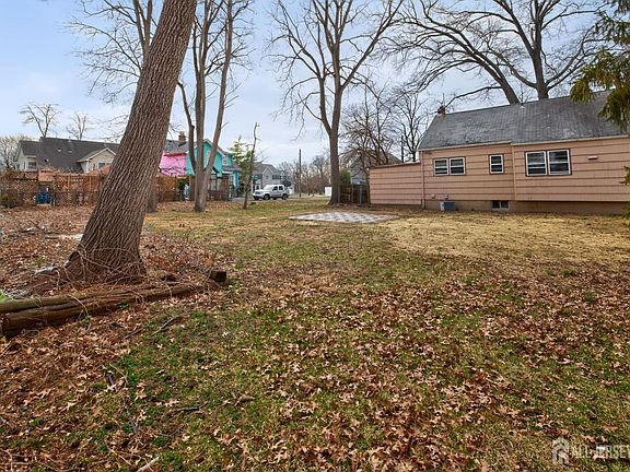 5th image of 131 Martin Dr