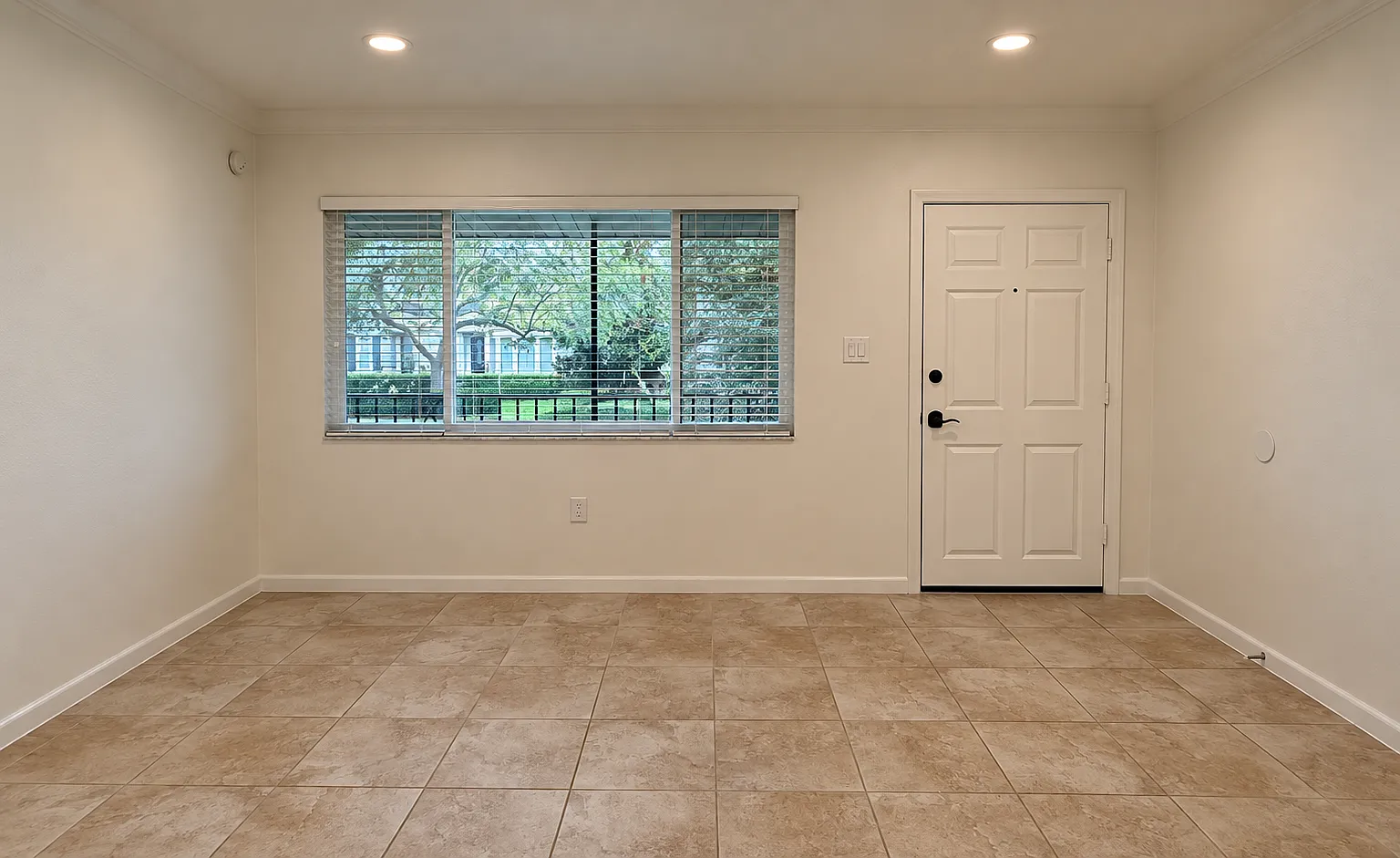 1 bed, 650 sqft, $1,524 — Photo 2