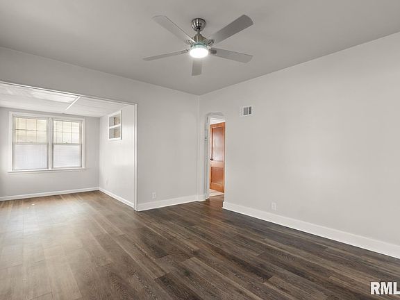 5th image of 265 S Thorncrest Ave