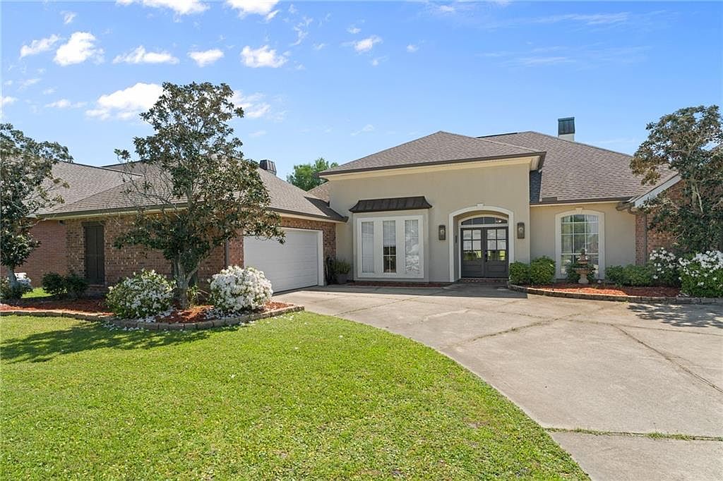 118 W Augusta Ln