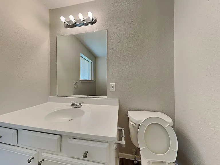 2509 Merrimac Dr — Photo 13