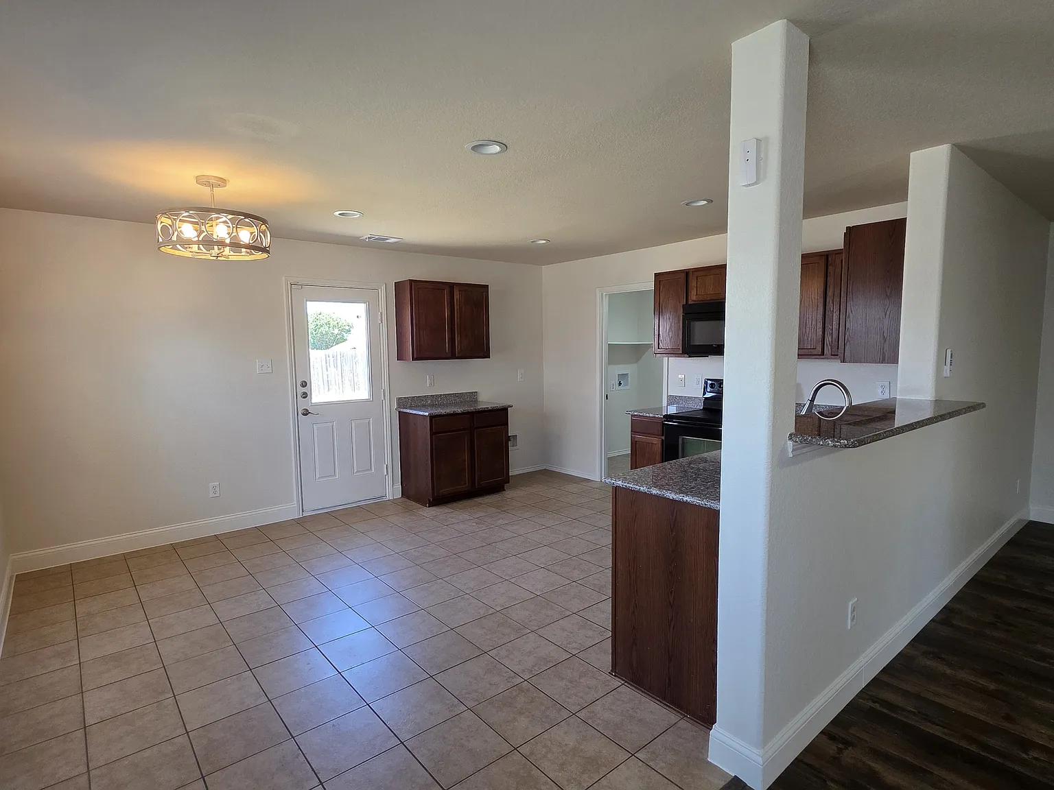 308 Coneflower Dr — Photo 4