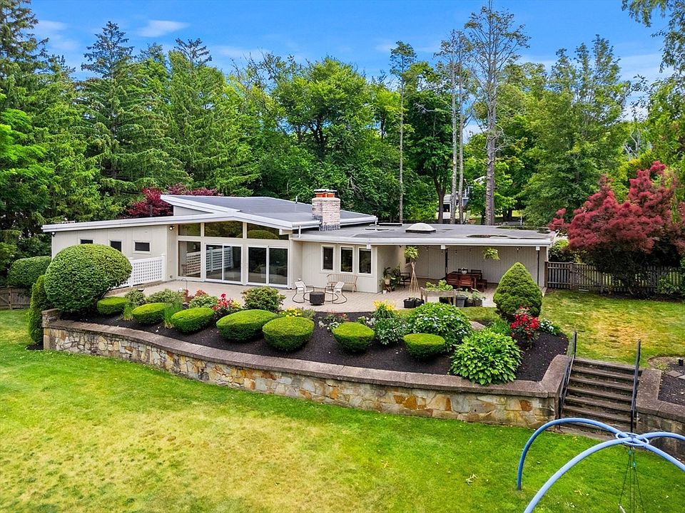 1st image of 285 Brush Hill Rd
