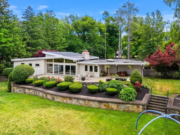 285 Brush Hill Rd, Milton, MA 02186