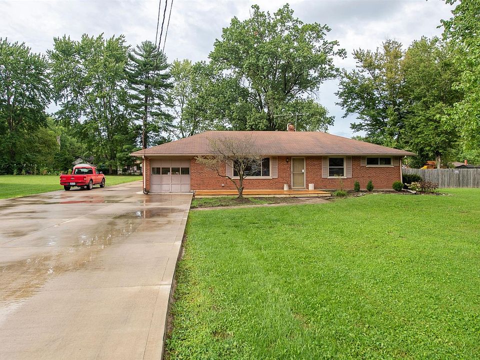 1st image of 900 Hawthorne Dr