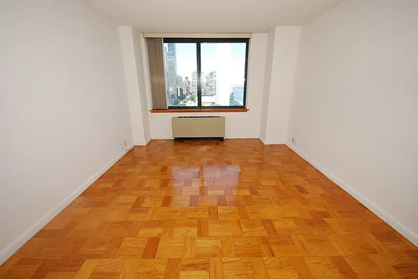 Sold by Luxury Habitat | media 12