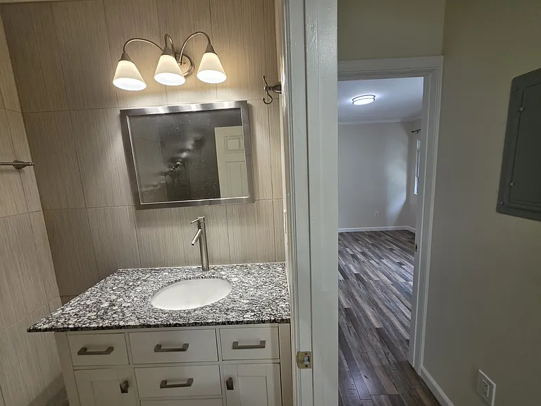 1250 S Orange St — Photo 25