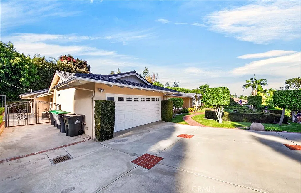 4 bed, 3.5 bath, 3295 sqft, $8,000 — Photo 3