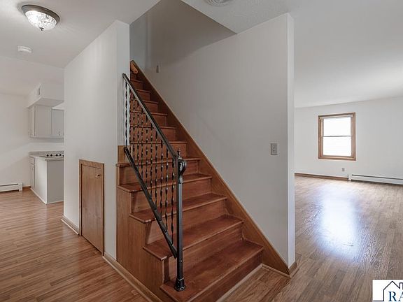 4th image of 322 E Blue Earth St