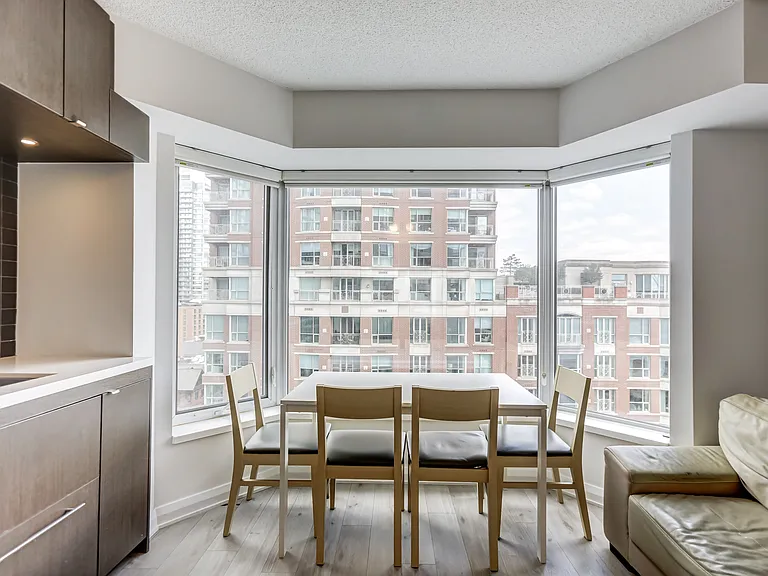155 Yorkville Ave #916 — Photo 4