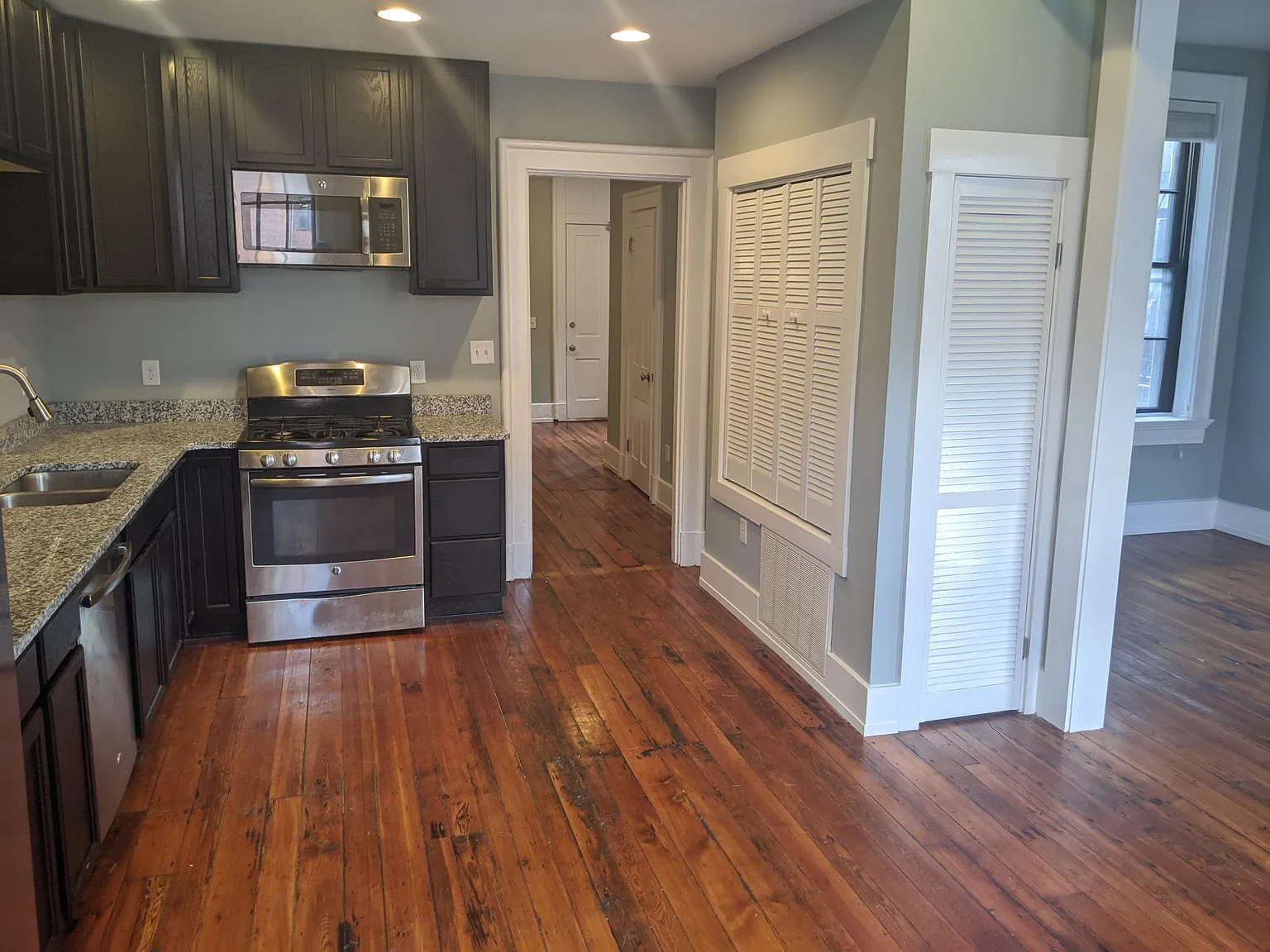 2 bed, 1.5 bath, 1550 sqft, $1,900 — Photo 3