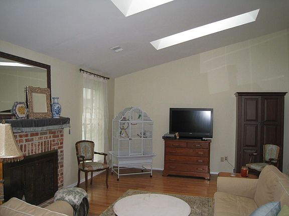 5th image of 5 Smallwood Ct