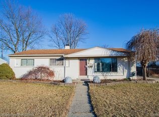 32176 Exeter Dr, Warren, MI 48092