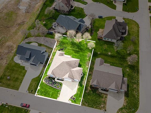 3rd image of 1110 Archdale Dr
