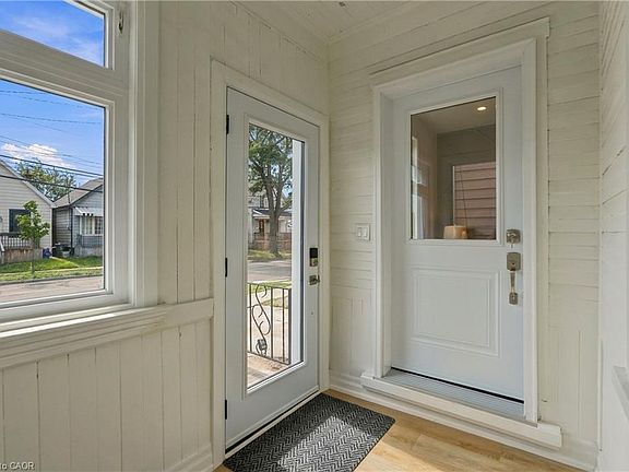 4th image of 19 Vansitmart Ave