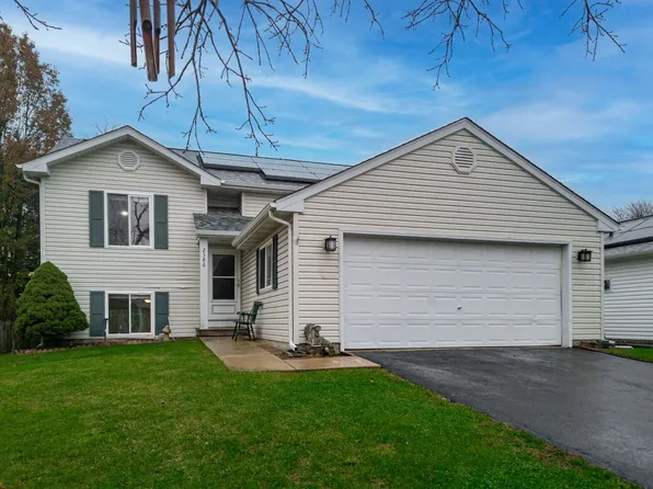 2386 Blue Spruce Ln, Aurora, IL 60502