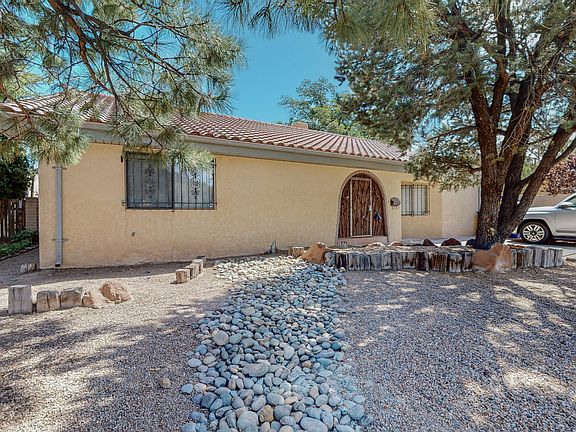 5th image of 3510 La Hacienda Pl NE