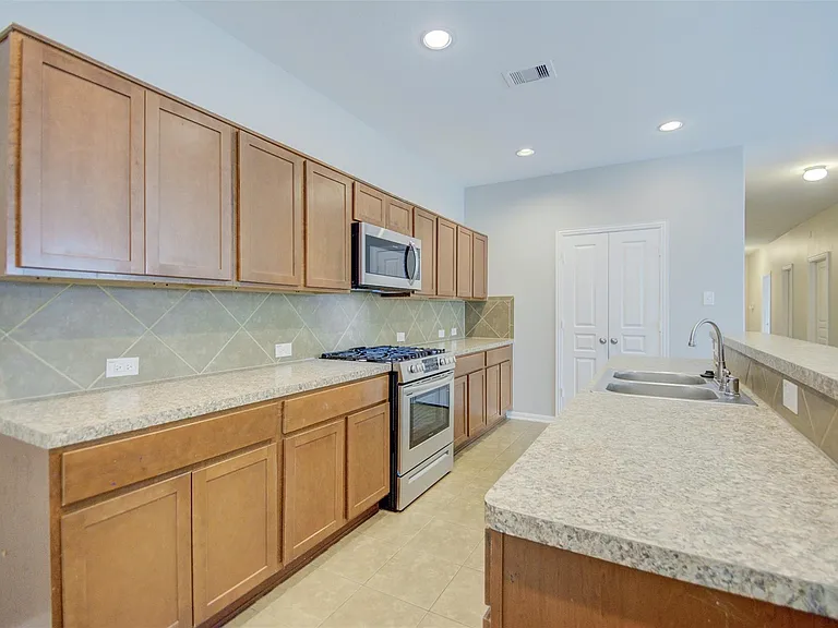 6026 Burnet Bend Ave — Photo 11
