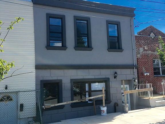 2nd image of 989-00 Crescent St