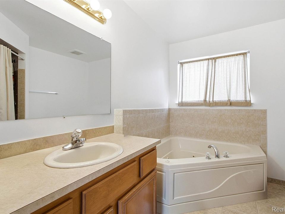 15770 E Forteen Mile Rd, photo 16