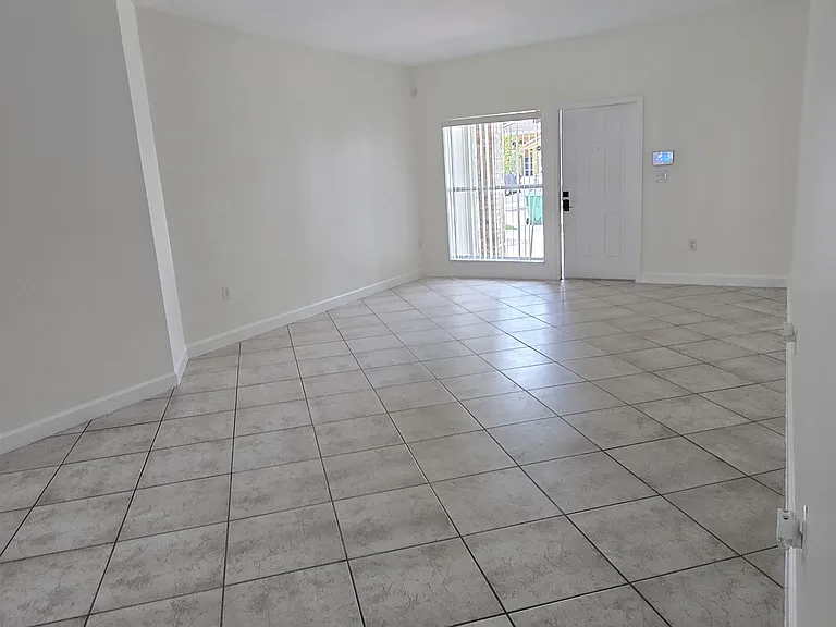 15826 SW 138th Ter — Photo 17