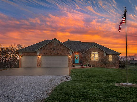 2nd image of 1054 W Itaska Road