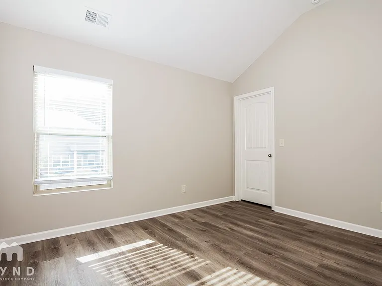 484 Dasheill Ln — Photo 11