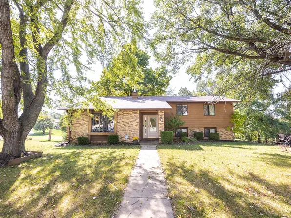 208 Hall Point, Fairview Heights, IL 62208