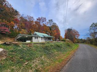 412 Lyons Hollow Rd, Lambsburg, VA 24351